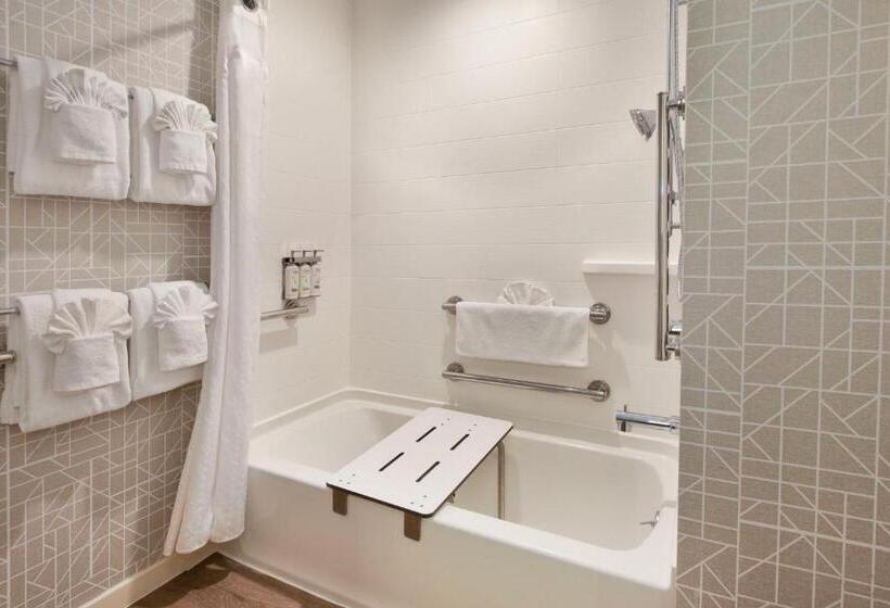 适合残疾人士使用的带超级大床的标准间, Holiday Inn Express Absecon Atlantic City Area, An Ihg