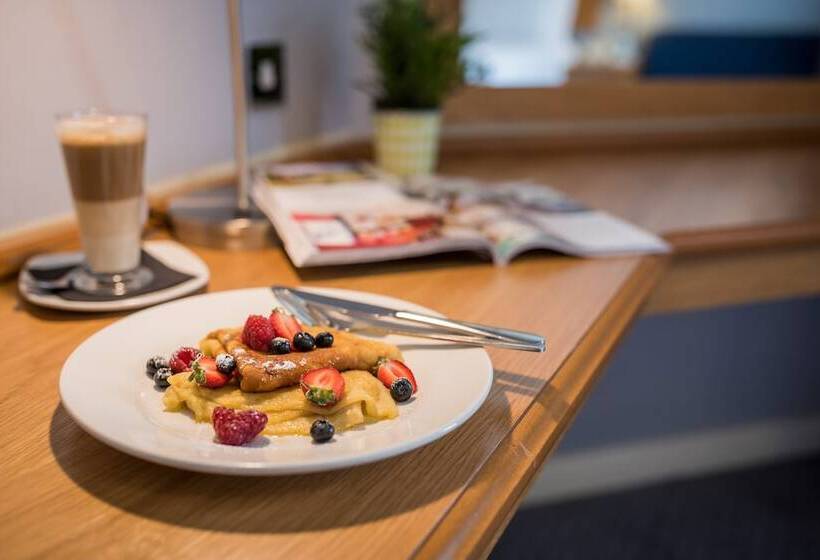 חדר סטנדרט, Holiday Inn Manchester West, An Ihg