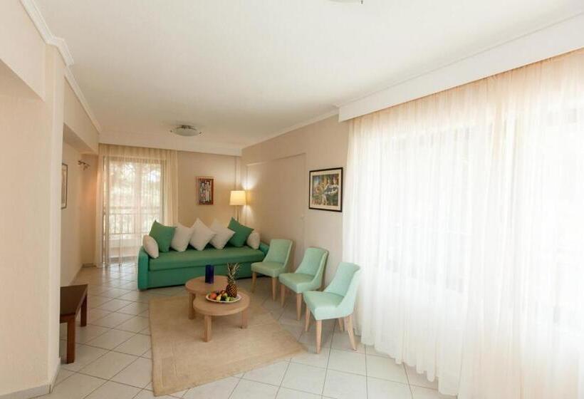 패밀리 룸, Kassandra Mare