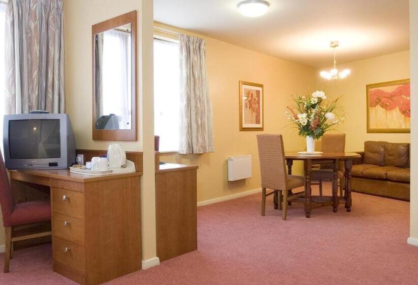 جناح إدارى, The Fairway