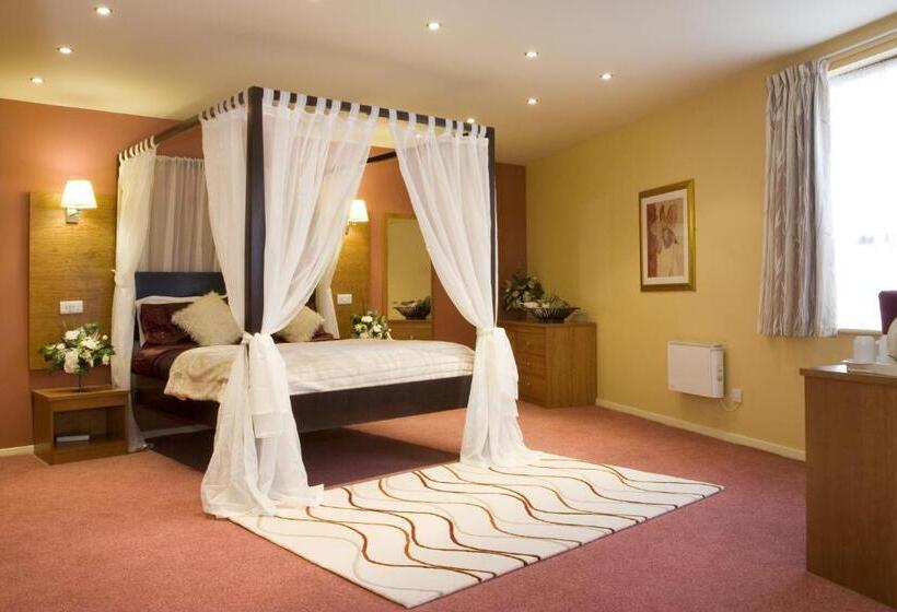 جناح إدارى, The Fairway