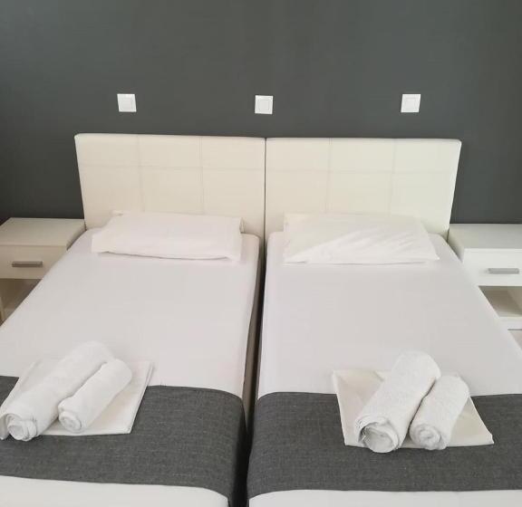 اتاق خانوادگی با چشم‌انداز باغ, Family House Faliraki Studios Apartments