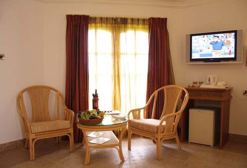 小室, Chariot Beach Resort