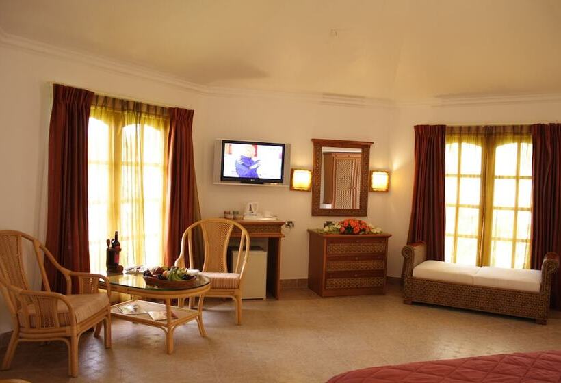 小室, Chariot Beach Resort