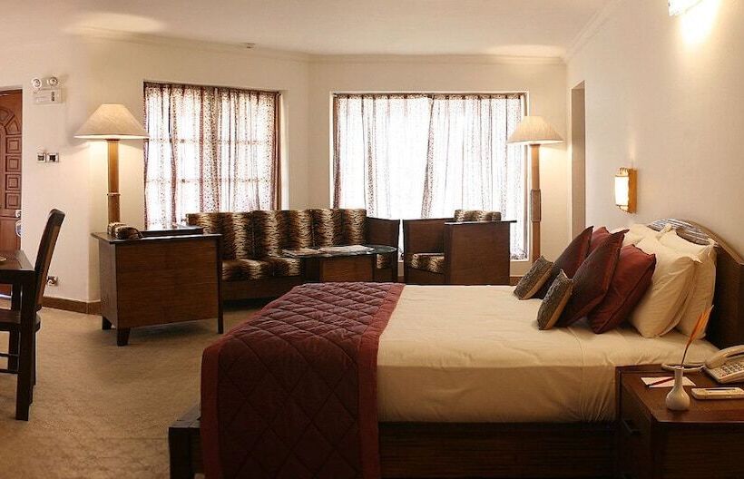 小室, Chariot Beach Resort