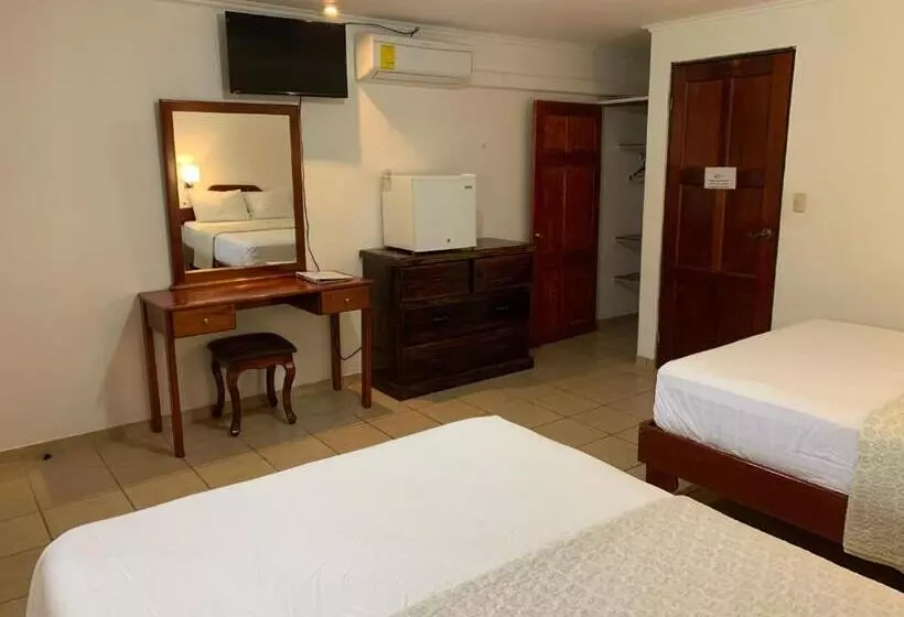 Standard Neljän Hengen Huone, Manuel Antonio Park