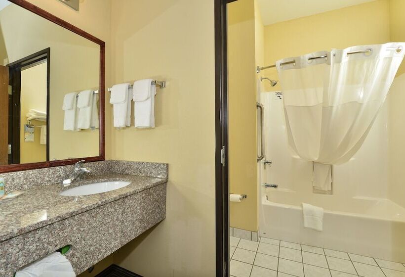 带2个双人床的标准工作室, Quality Inn Joplin I44