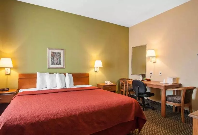 اتاق استاندارد با تخت بزرگ, Quality Inn Joplin I44