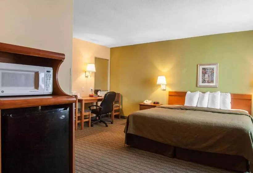 اتاق استاندارد با تخت بزرگ برای معلولان, Quality Inn Joplin I44