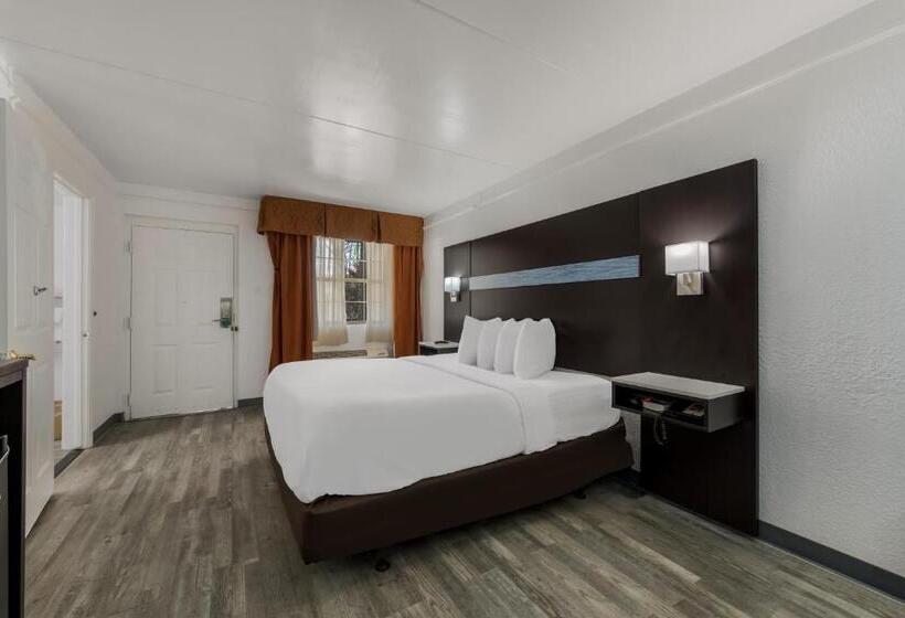 适合残疾人士使用的带超级大床的标准间, Quality Inn & Suites Airport