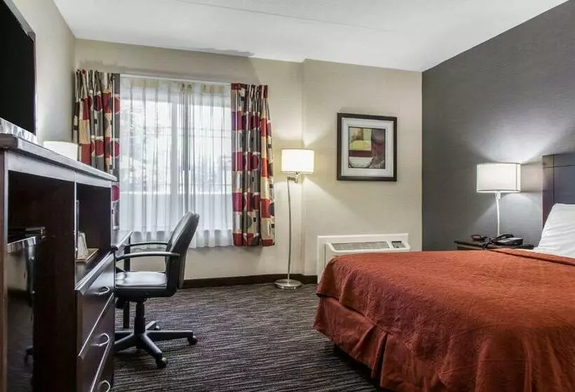 スタンダードルーム, Quality Inn & Suites Danbury Near University