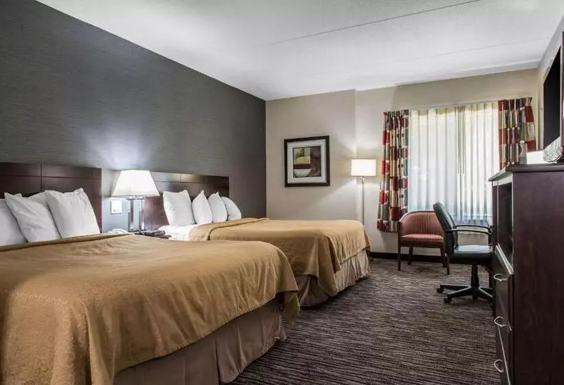 スタンダードルーム, Quality Inn & Suites Danbury Near University
