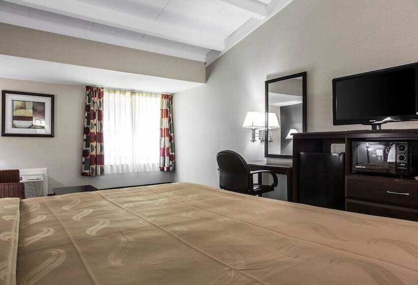 سوییت, Quality Inn & Suites Danbury Near University