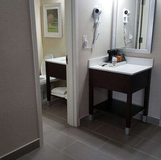 سوییت, Quality Inn & Suites Danbury Near University