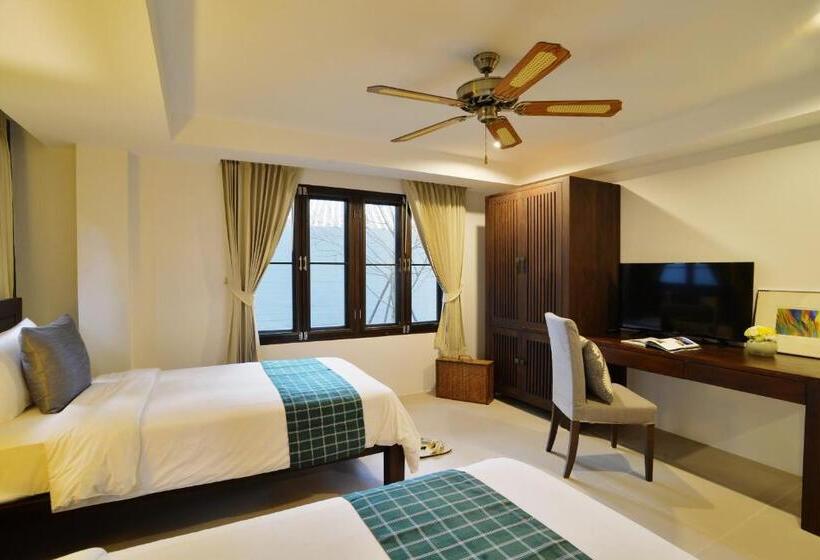 패밀리 룸, The Quarter Pai