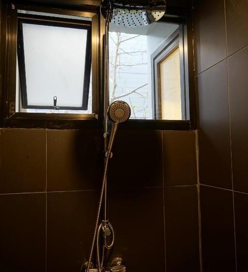 디럭스 룸, The Quarter Pai