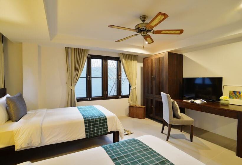 패밀리 룸, The Quarter Pai