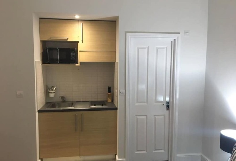 Студио Executive, W6