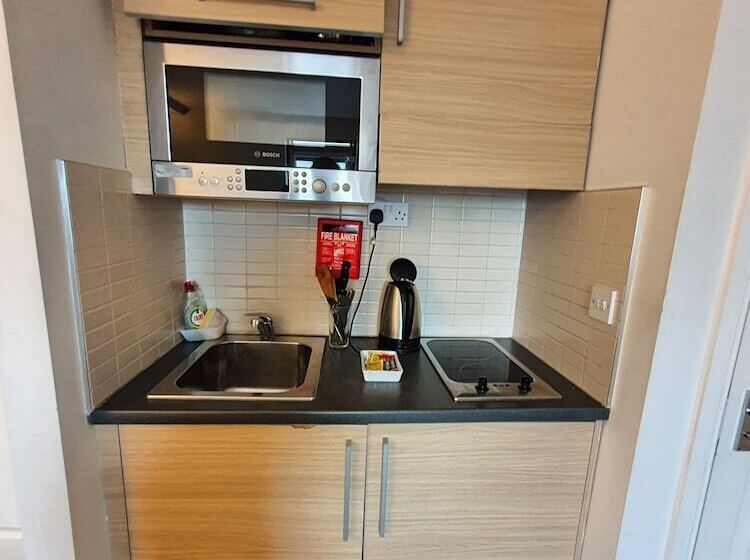 Студио Executive, W6