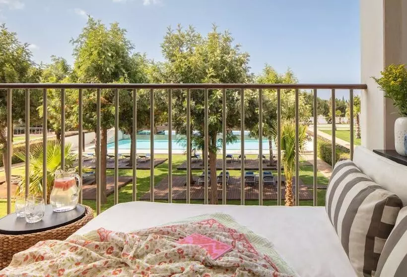 اتاق لوکس با چشم‌انداز استخر, Victoria Golf Resort and Spa Managed by Accor