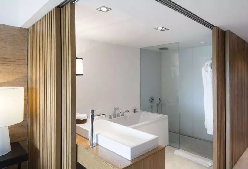 اتاق لوکس با چشم‌انداز استخر, Victoria Golf Resort and Spa Managed by Accor