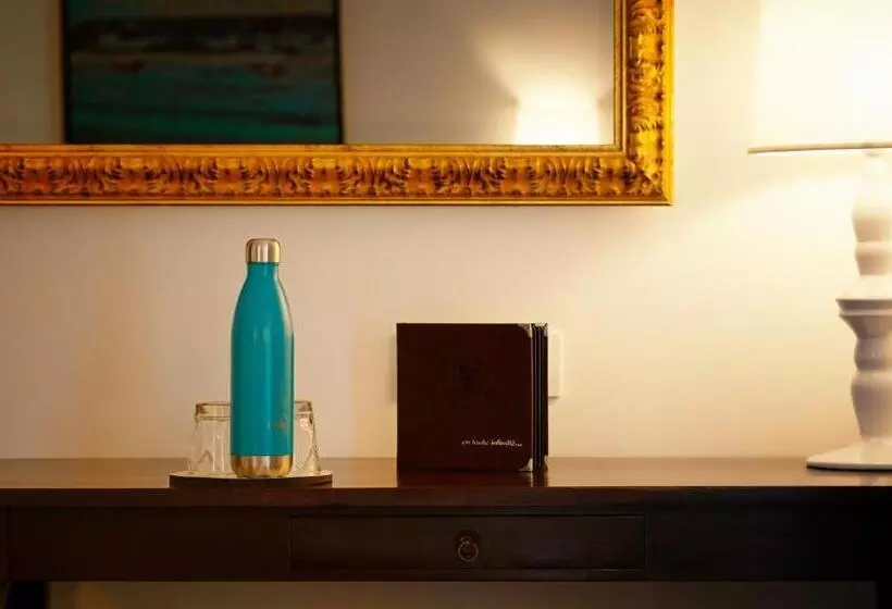اتاق لوکس با چشمانداز دریا, Blue Margouillat Seaview Hotel Relais & Chateaux
