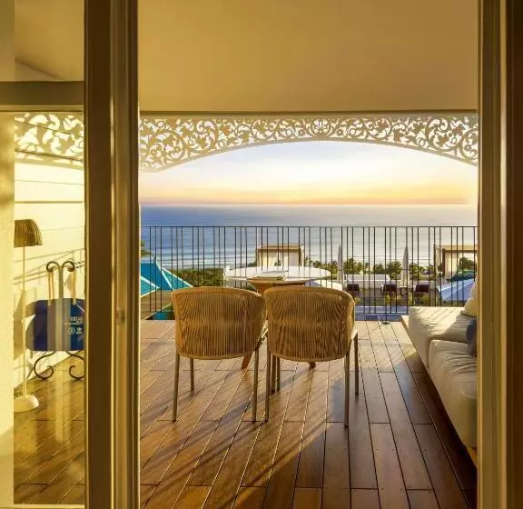 اتاق لوکس با چشمانداز دریا, Blue Margouillat Seaview Hotel Relais & Chateaux