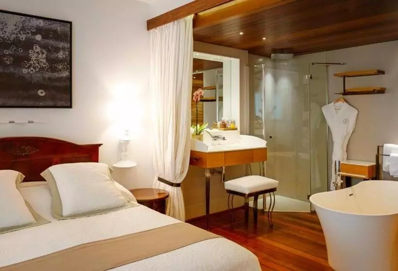 اتاق لوکس با چشمانداز دریا, Blue Margouillat Seaview Hotel Relais & Chateaux