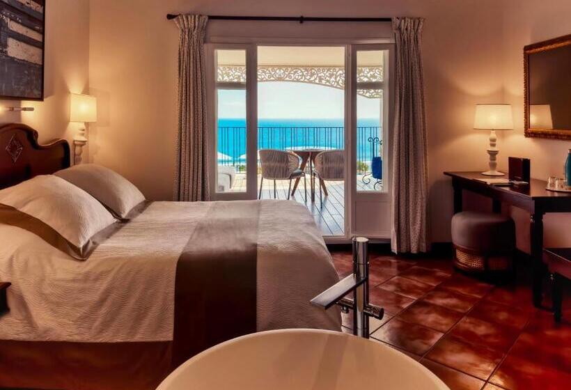 اتاق لوکس با چشمانداز دریا, Blue Margouillat Seaview Hotel Relais & Chateaux