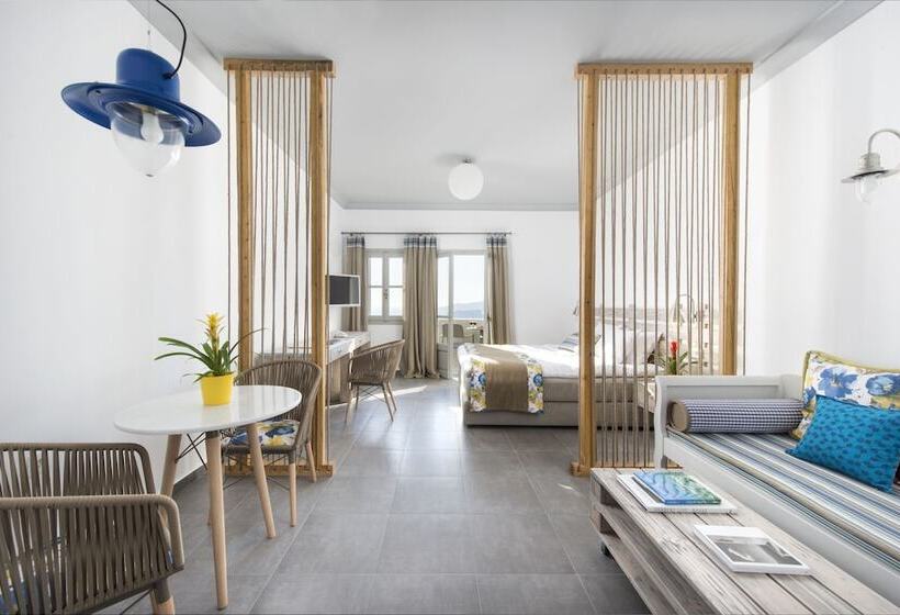 Juniorsvit, Caldera S Dolphin Suites