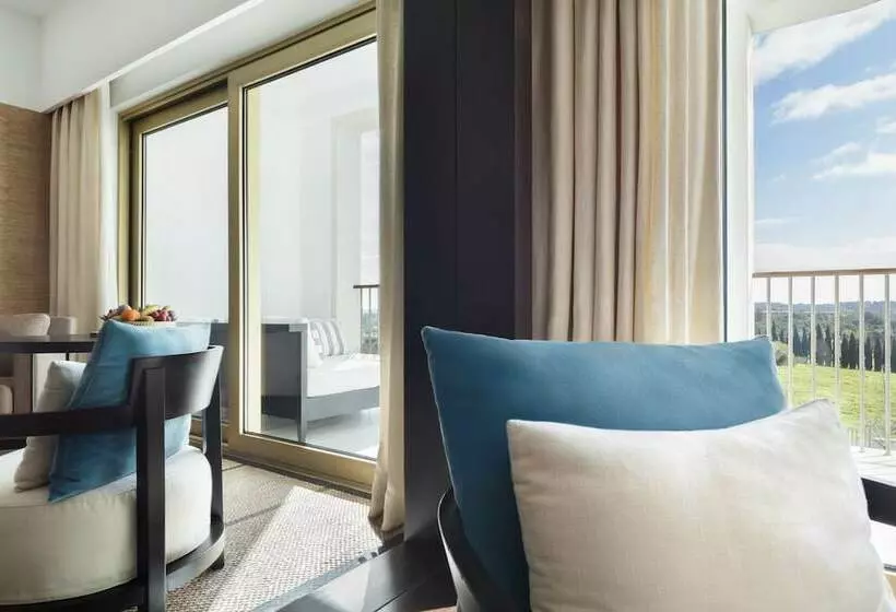 اتاق لوکس با چشم‌انداز استخر, Victoria Golf Resort and Spa Managed by Accor