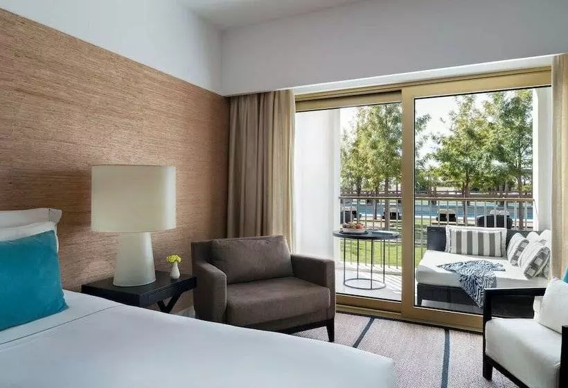 اتاق لوکس با چشم‌انداز استخر, Victoria Golf Resort and Spa Managed by Accor