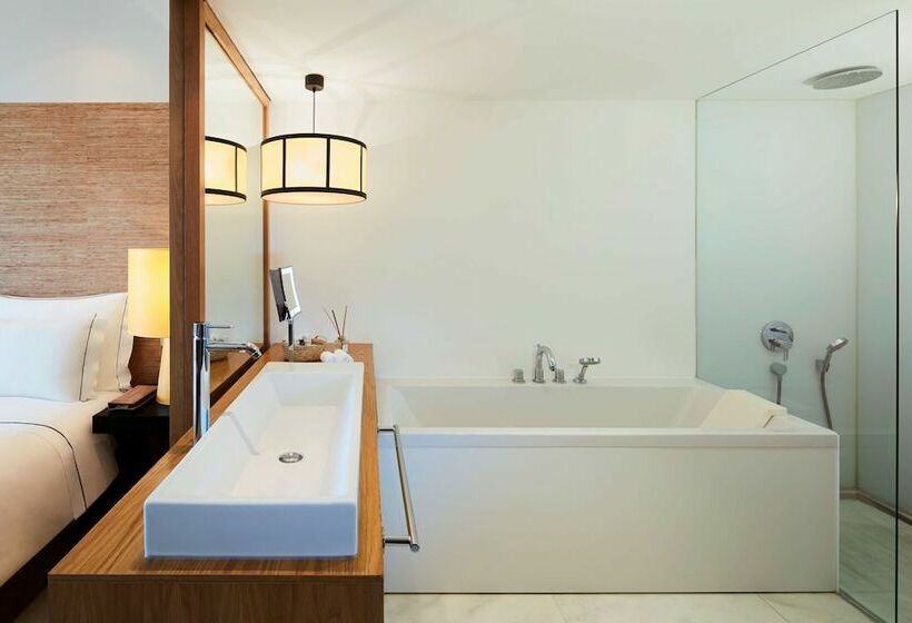 اتاق لوکس با چشمانداز استخر, Victoria Golf Resort and Spa Managed by Accor