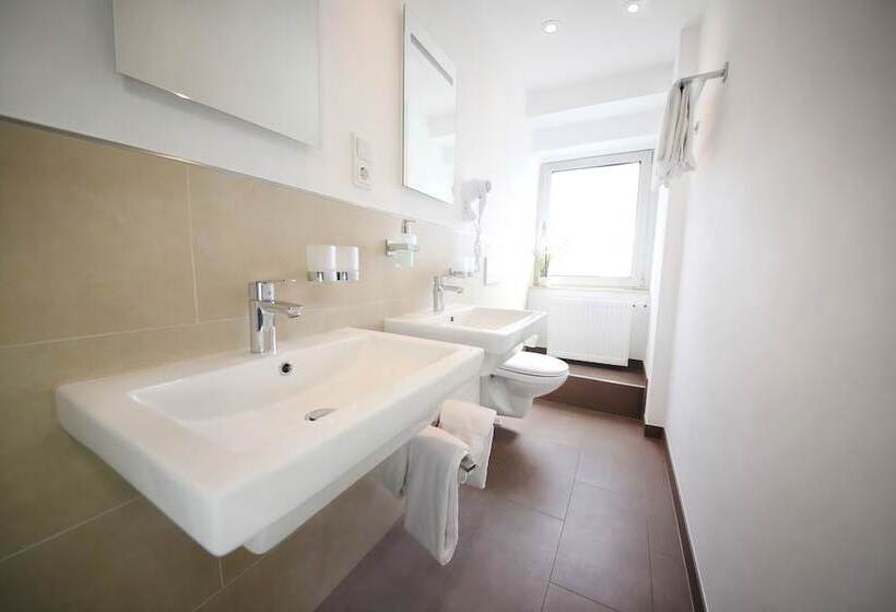 Quarto Estandar Individual, Europa Offenbach
