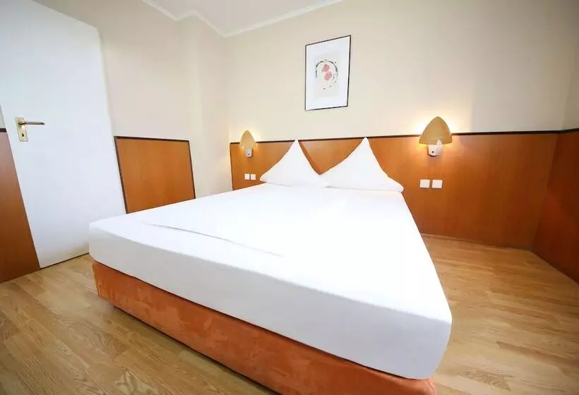 اتاق استاندارد چهار تخته, Europa Offenbach