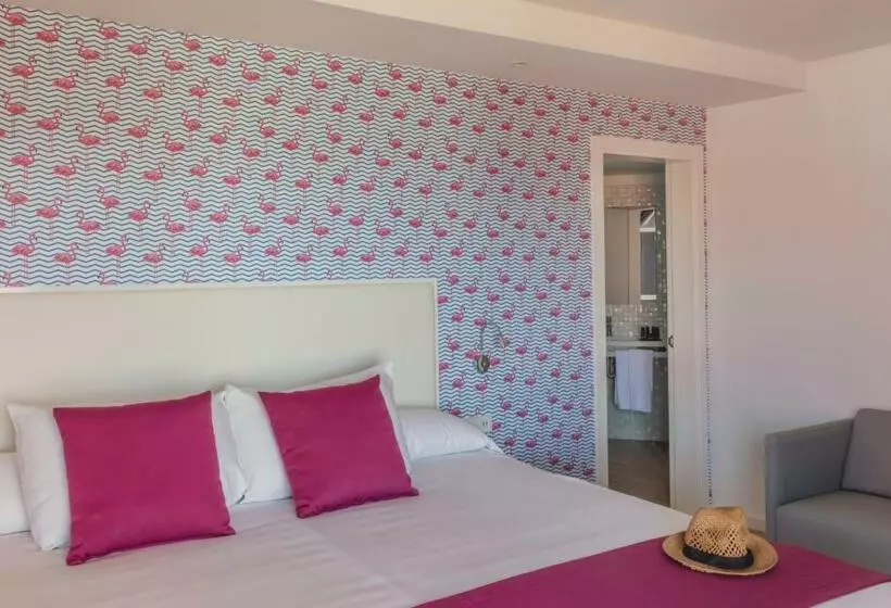 2 Bedroom Premium Apartment, Flamingo Beach Mate