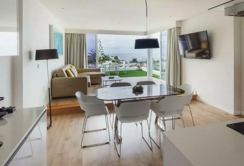 2 Bedroom Premium Apartment, Flamingo Beach Mate