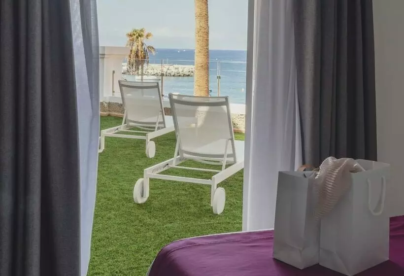 2 Bedroom Premium Apartment, Flamingo Beach Mate