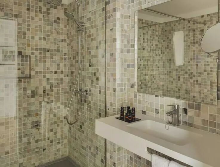 2 Bedroom Premium Apartment, Flamingo Beach Mate