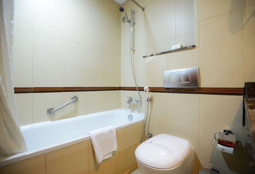 Люкс, Golden Tulip Hotel Al  Barsha