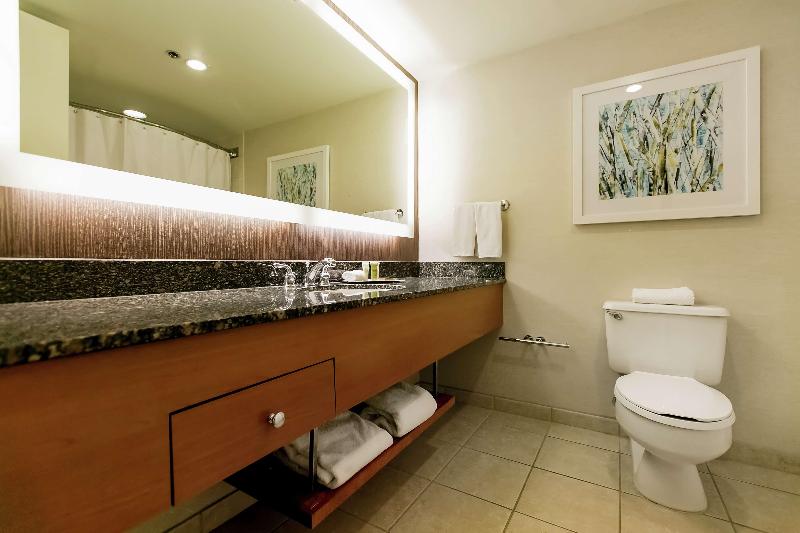 מיטת קינג בסוויטה, Hilton Salt Lake City Center