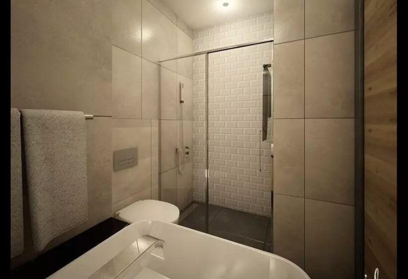 Standard Kolmen Hengen Huone, Ramira Joy