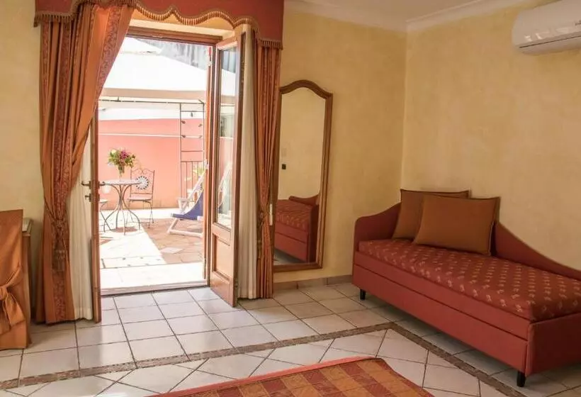 استودیوی سوپریور, Residence Alberghiero Eolie