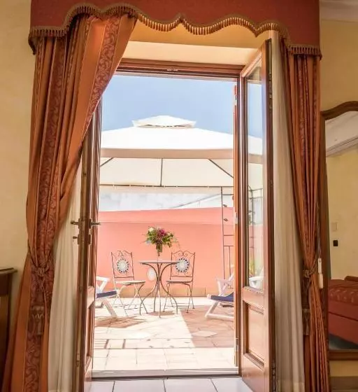 استودیوی سوپریور, Residence Alberghiero Eolie