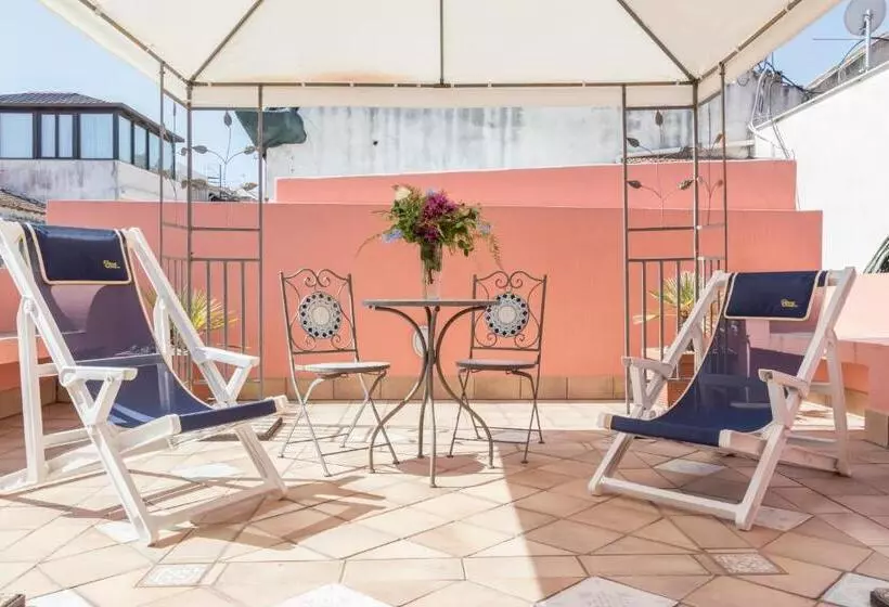 استودیوی سوپریور, Residence Alberghiero Eolie