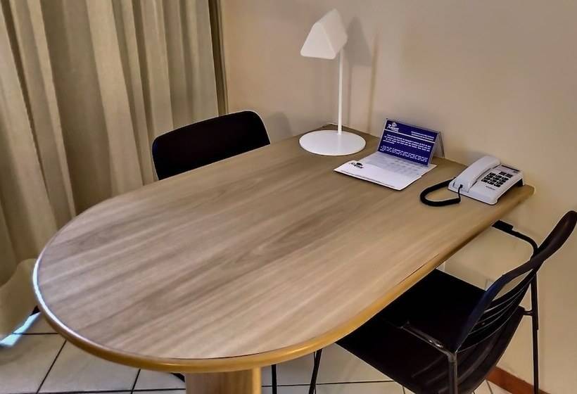 غرفة ديلوكس ثلاثية, Reymar Express