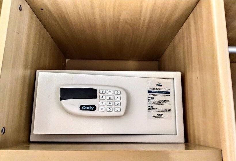 غرفة ديلوكس ثلاثية, Reymar Express