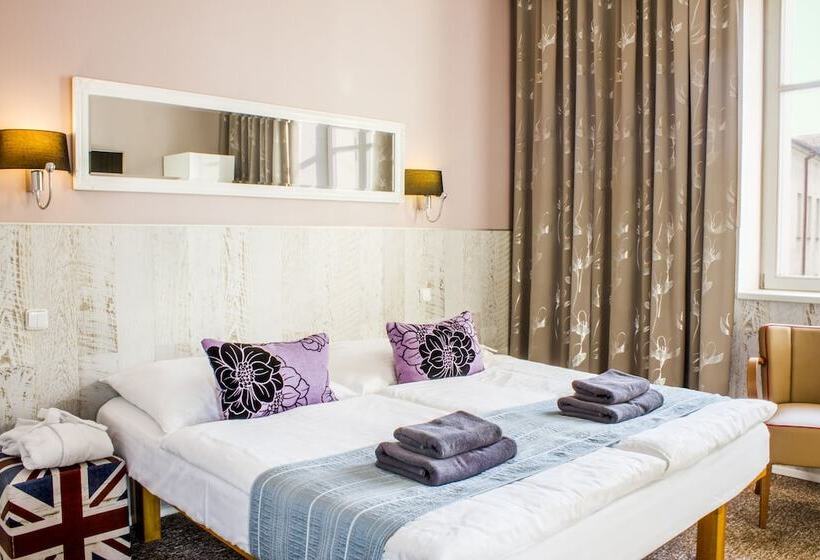 Quarto Superior, Royal Court