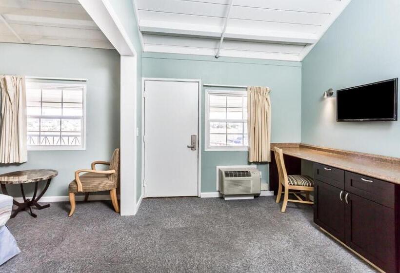 디럭스 스위트 킹 침대, Travelodge By Wyndham Fairfield/napa Valley