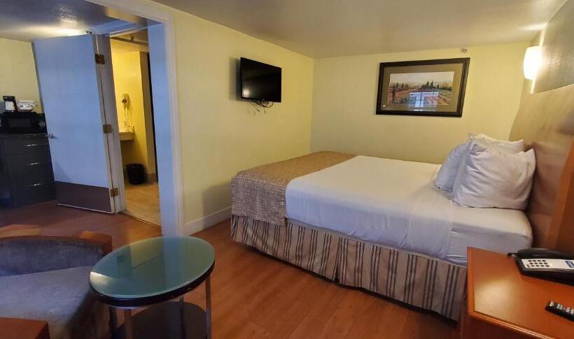 장애인을 위한 킹사이즈 침대 스탠다드 룸, Travelodge By Wyndham Fairfield/napa Valley